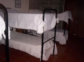 Quarto16 Pessoas . Casa de Banho Privativa no Corredor - Image 2