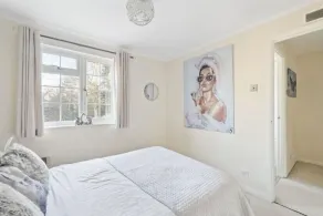 Weybridge Lake House - Image 4