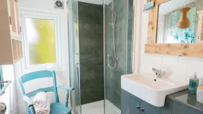 Easter Cabin - Image 4