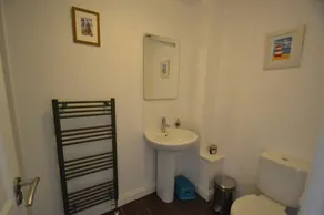 Great dog friendly 2 bed apartment close to village and beach. - Image 3