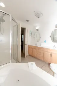 Apartmentanlage im 4. Stock am Wasser mit Innenpool, Strömungskanal, Whirlpool, Küche - Image 3