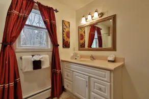 The Tanglewood Lodge- Amazing Ski Home for Groups, Hot Tub, Close to Killington Resort! home - Image 3