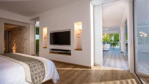 Villa with private pool and spa - Image 5