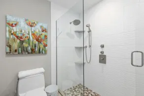 Faszinierende & geräumige 2 Hauptschlafzimmer/2,5 Badezimmer Wohnung am Meer - Image 5