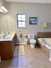 Walk-in level Condo B-6 Near Lake - Image 4