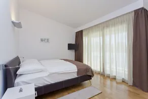 Villa with pool, in a quiet area, only 400 m from the beach - Image 3