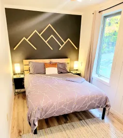 Stylish Waterfront Cottage, flat private Beach, North of Muskoka - Image 5