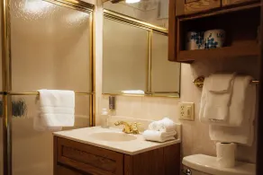 Lakeside Bungalow | Furnished Monthly Rental - Image 5