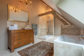 Superb suite in the heart of the forest - Image 3