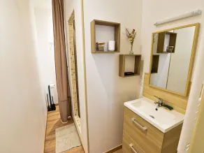 Renovated riverside cottage for 6, near center, parking and wifi - Image 3