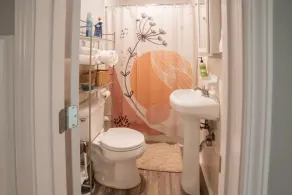 Cheerful Boho Stay - Minutes From Hospital - Image 3