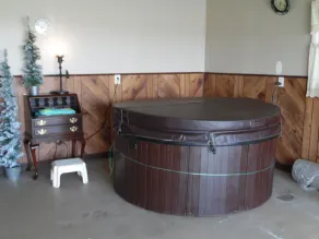3 br country home close to town with hot tub - Image 3