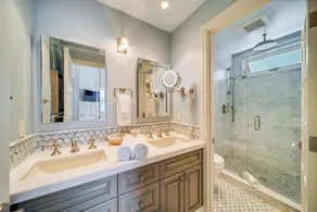 Bayfront duplex unit with views and Hot Tub - Image 4