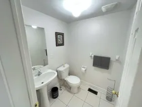 Beautiful 3 bedroom & 3-bathroom vacation home near Toronto Pearson Airport - Image 2
