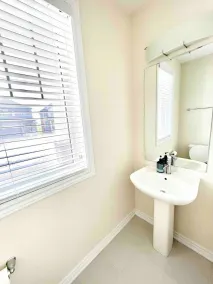Large 5 Bedroom Newly Built Home Sleeps 12 Persons - Image 5