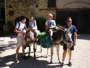 South Aveyron gîte on private riverside, sleeps 6 to 14 people - Image 2