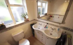 Cosy 3-Bedroom Character Cottage in Historic Waltham Cross - Image 2