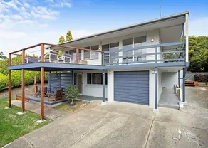 George Bass Drive 569 On The Beach Living - Image 5