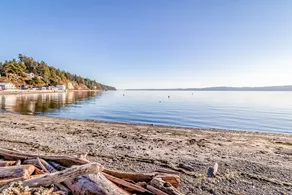 Beach house no-bank waterfront 4-bedroom vacation home on Camano Island - Image 4