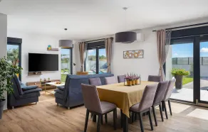 4 bedroom cozy home in Vrana - Image 3