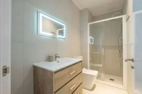 Gorgeous Apartment close to City Centre - Image 2