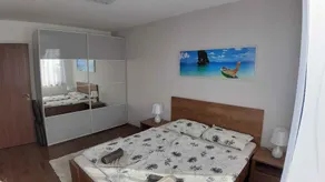 Holiday apartment overlooking the lake and pool - Image 4