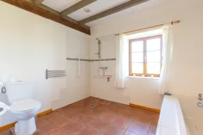 Heated pool, single-storey, rural location. Near restaurants and historic towns - Image 2
