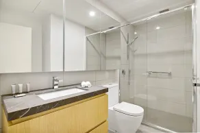 Bright 1BR Apartment Near Maribyrnong River - Image 2