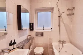Elegant 2-bed Victorian Flat - Image 2