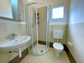 Pleasant apartment with garden - Image 2