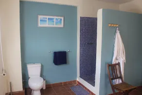 cabañas Casa La Nuez, amplios cuartos de baño, conexión Wi-Fi gratuita, terraza, piscina, jardín - Image 4