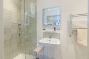 A stylish, dog friendly, single storey holiday cottage in the Cotswolds with stunning countryside vi - Image 3