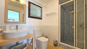 Lyxig havsfront två sovrum. Fantastisk Infinity Pool med havsutsikt. Gratis wifi - Image 2