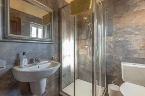 Bondehus med Pools og visninger - Image 5