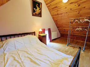 Charming Countryside Retreat: Cozy 1BR Cottage with Private Courtyard and Bike Trails Nearby - Image 5