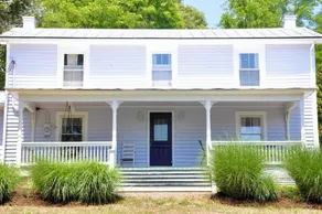 Historic Lilac Cottage - sleeps 8, firepit, nearby river access - Image 3