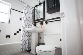 Rymligt 3/2 privat hem med pool ligger 1 kvarter från Dreher Park - Image 4