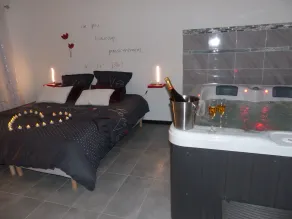 Hyggelig lejlighed med privat jacuzzi til en romantisk aften - Image 3