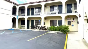 CHERRY MOTEL - Image 4