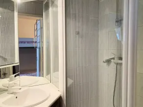 Charming, well-maintained studio apartment for 4, close to the slopes and the shopping center, with a panoramic view of the Ubaye Valley - Image 3