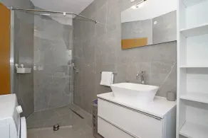 Sunny, Quiet Apartment With Roof Terrace - Image 2