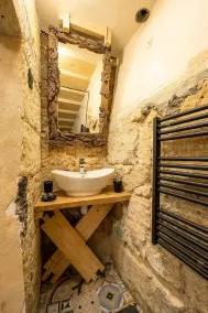 Pleasant, centrally-located house - Image 5
