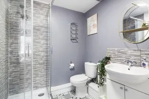 Wow Modern house 5 Bed, 4 Bath. 2 Parking Spaces! - Image 3