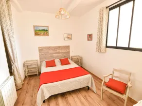 Renovated riverside cottage for 6, near center, parking and wifi - Image 5