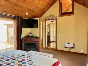 Riverside cabin with excellent kayaking and fishing - Image 5