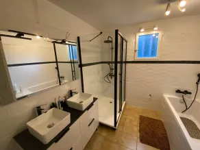 A 3-minute walk from the beach! Air-Conditioned 3-Bedroom Villa for 6 People - Image 5