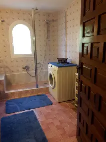 Bel appartement entièrement meublé avec piscine et jardin ensoleillé dans un cadre fantastique - Image 3
