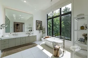 Magazine worthy 8 bed 7 bath cottage on Lake Simcoe! South Exposure! - Image 4