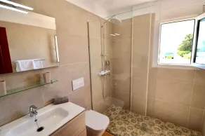 Sea view holiday home with garden and private pool on the sandy beach in Roche - Image 3