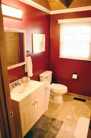 Close to the lake, hot tub, and game room - Image 4